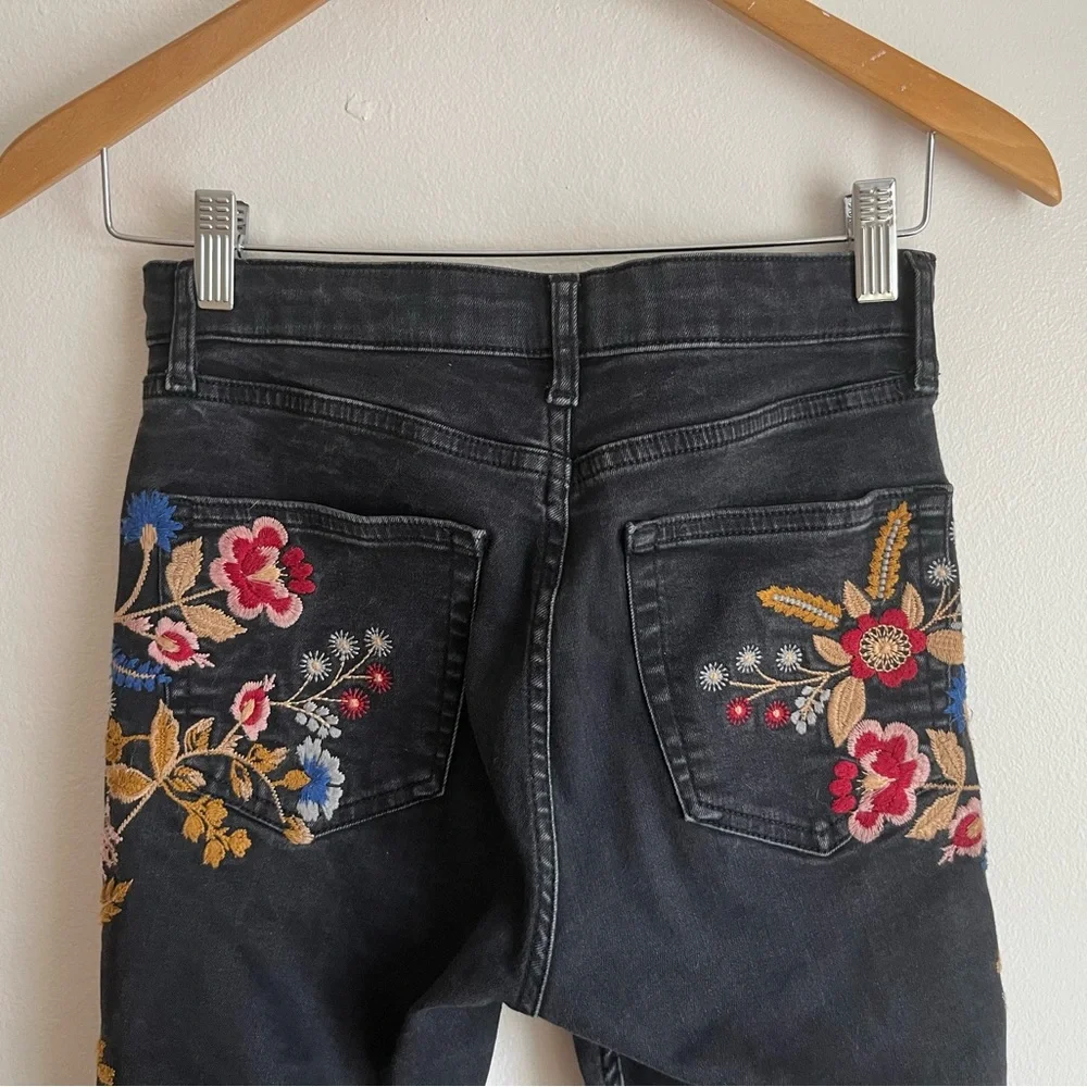 Moto Flower Embroidered Jeans - Picture 6 of 8